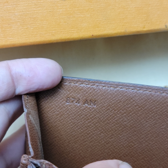 100% Authentic Louis Vuitton Monogram wallet - Picture 8 of 8